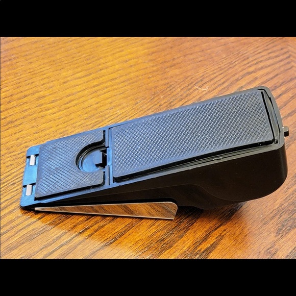 DOOR STOPPER SECURITY ALARM. INTRUDER TRAVEL ALONE SAFE. FLOOR WEDGE - Picture 6 of 6